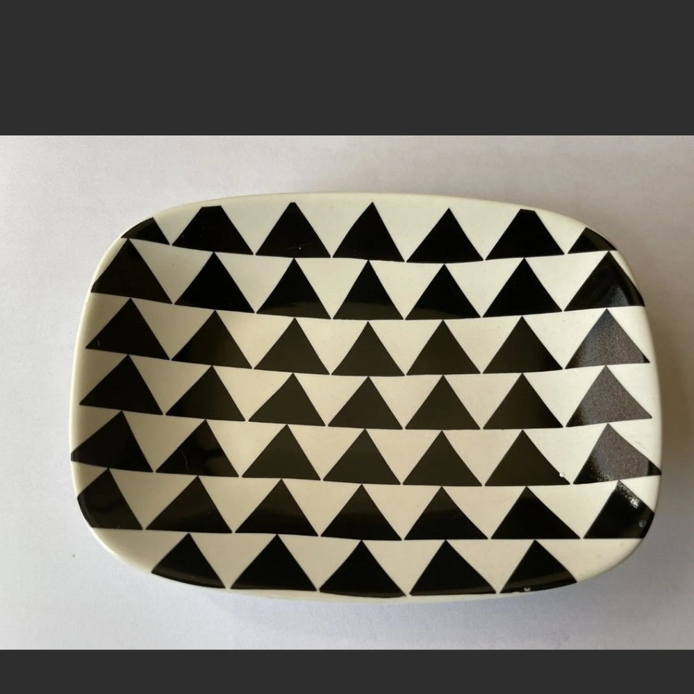 J.Crew Triangle Geometric Black & White Catchall Ceramic Jewelry Tray Soap Dish